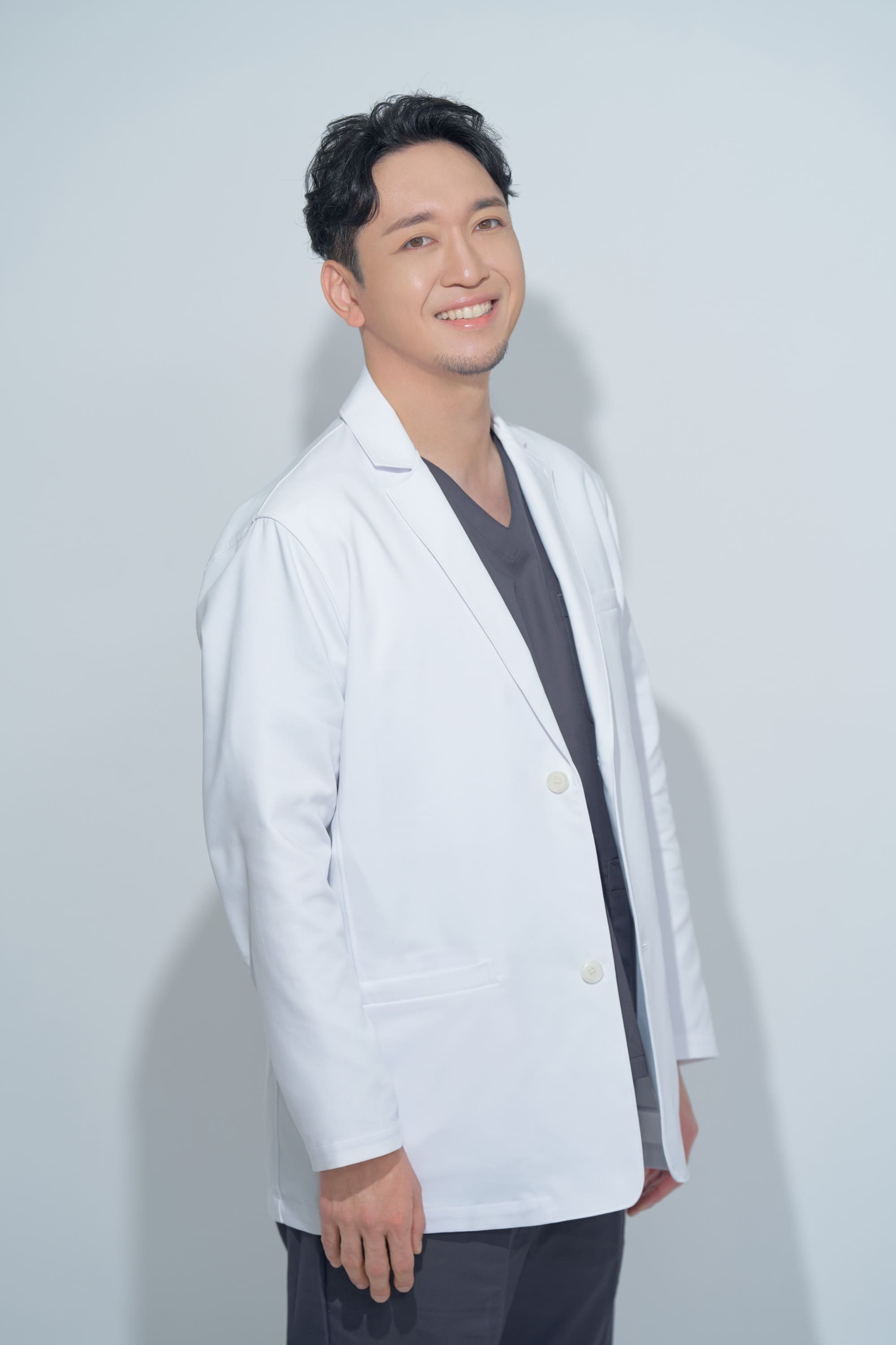院長 岡洋佑